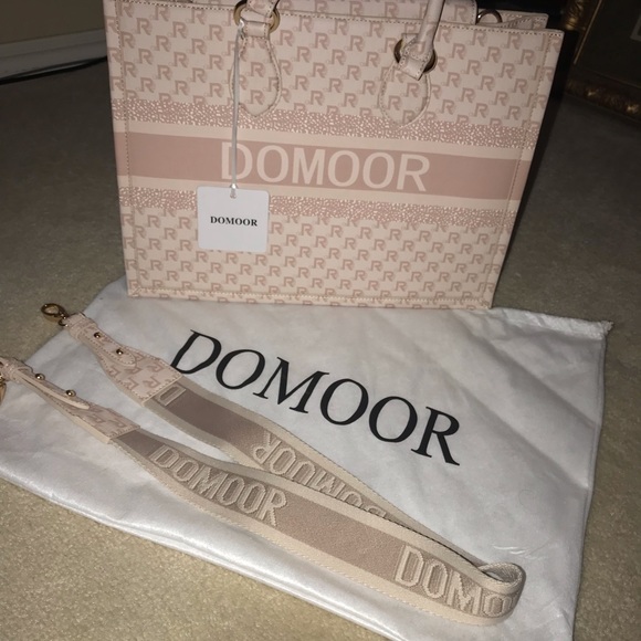DOMOOR designer tote bag. NWT. Includes cover bag and strap. - Picture 3 of 6